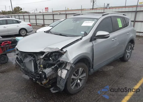 2018 Toyota Rav4 Xle z USA, uszkodzony, nr VIN 2T3WFREV7JW424161